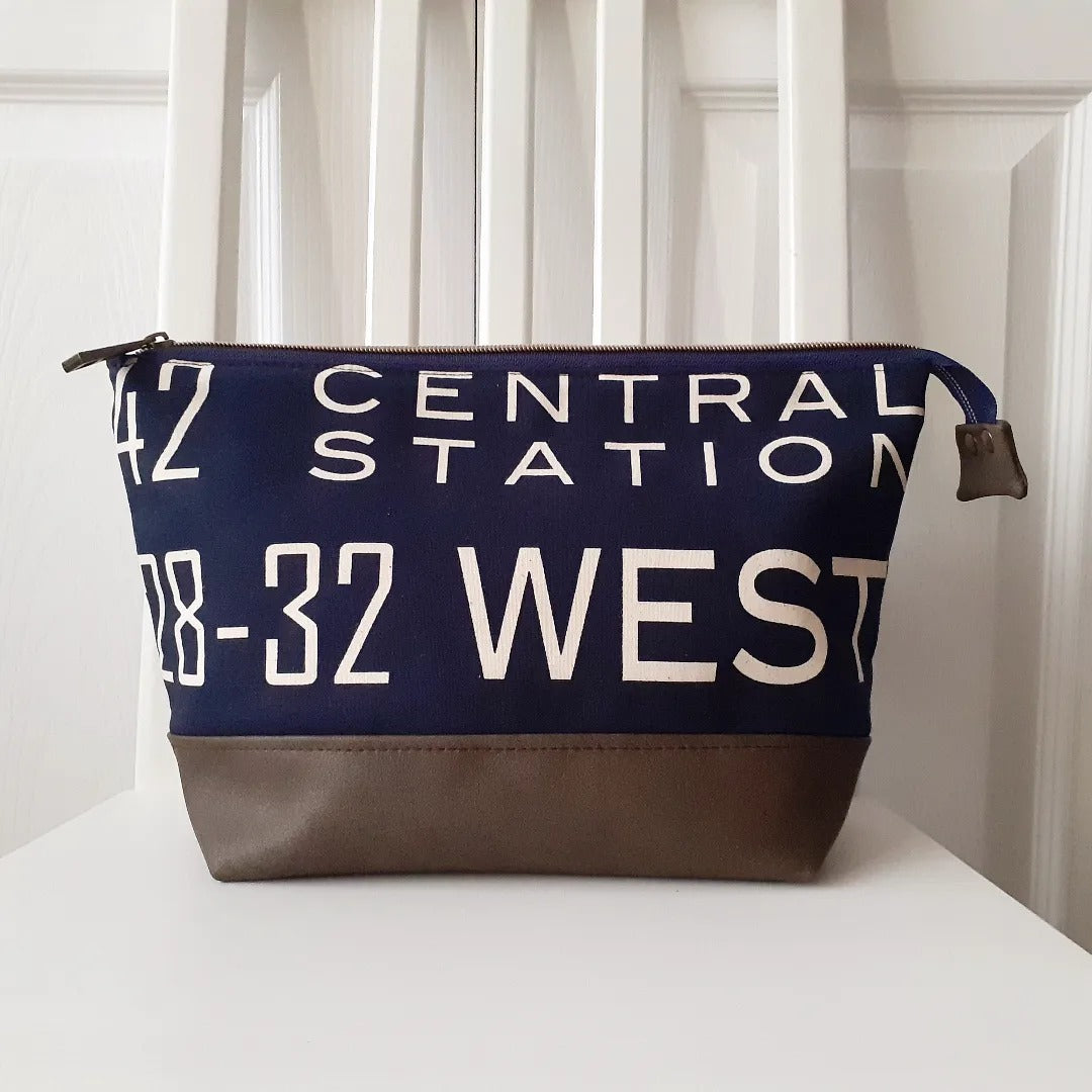 Large size toiletry bag in sturdy canvas featuring street names in New York with a water resistant base in faux leather.