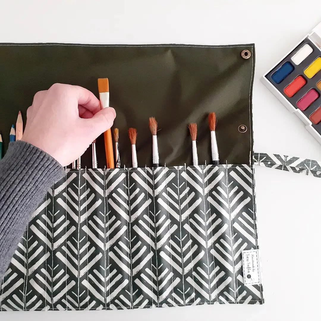 Green Arrows Artist Brush Roll - Small