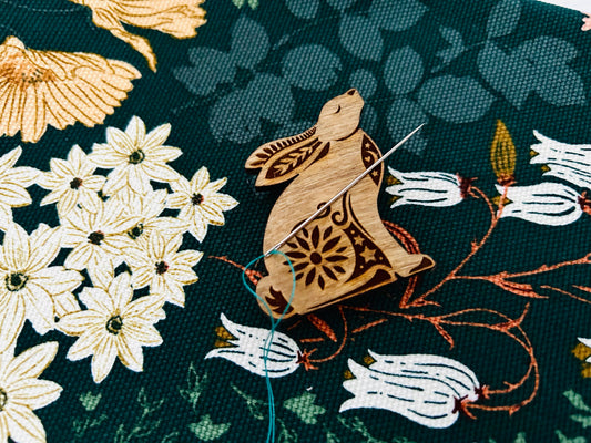 Stargazing Hare magnetic needle minder